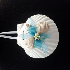 NWOT Cottage Beach Seashell Ornament White with Teal Accents